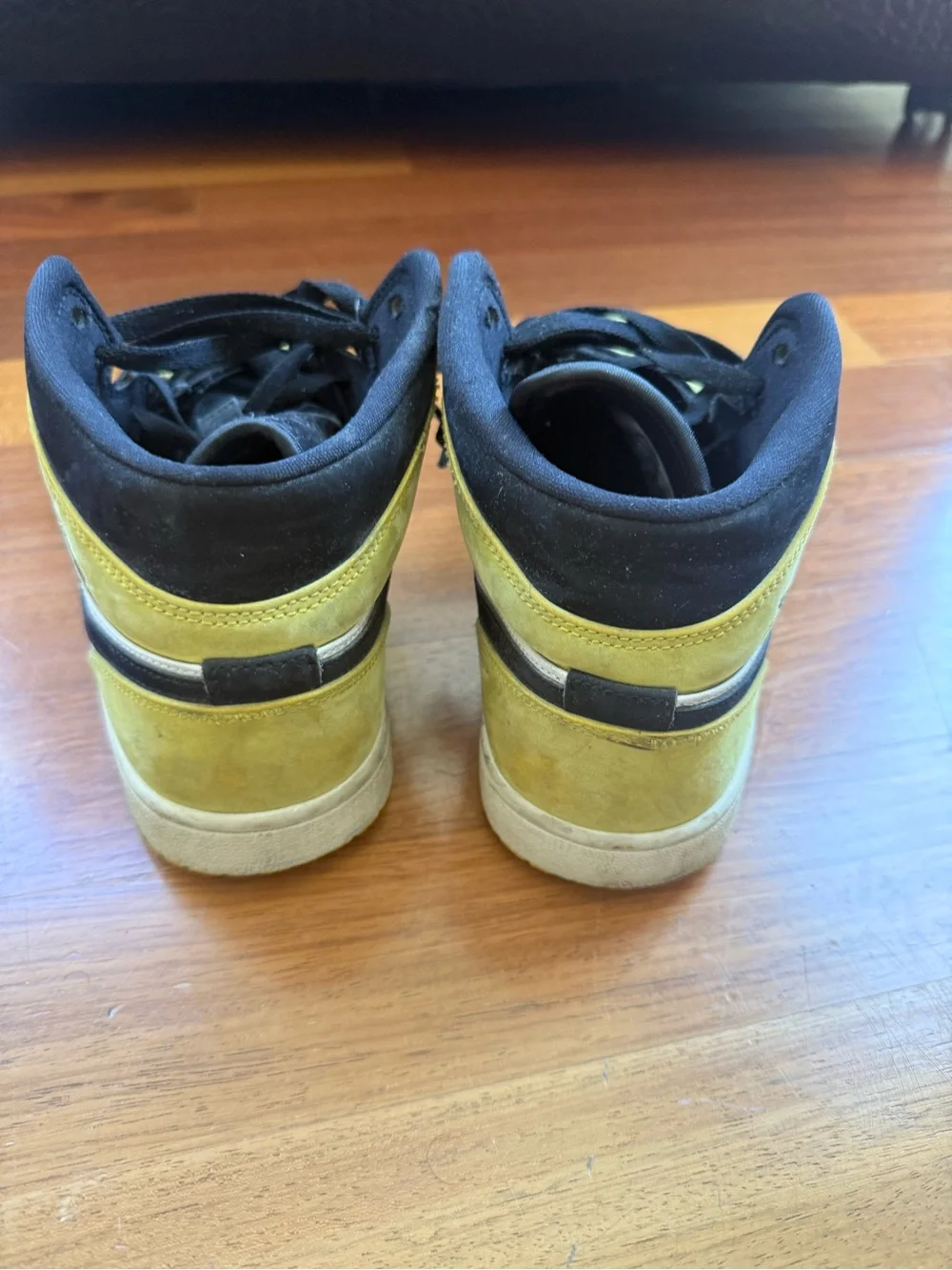 Air Jordan 1 Mid SE 'Yellow Toe' (2019)